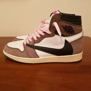 Air Jordan 1 x Travis Scott "Mocha